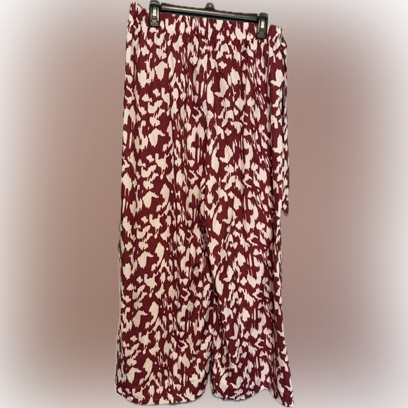 Super cute, never worn, wide leg pants. Just too big for me! - Picture 2 of 4